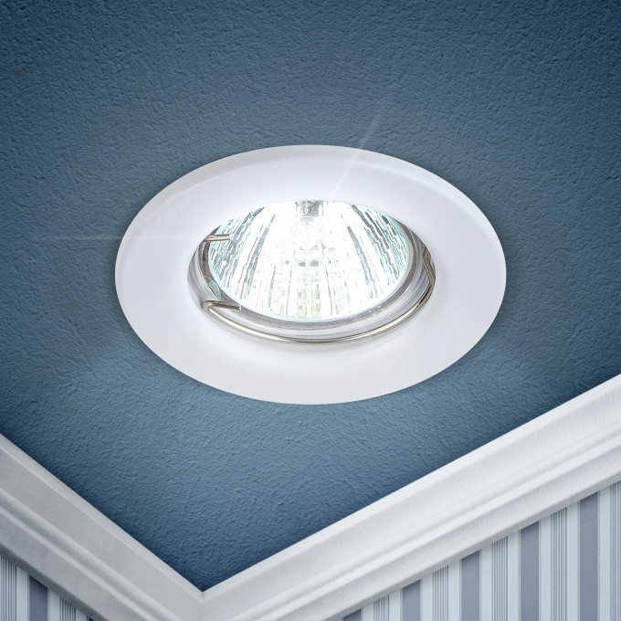 Светильник ЭРА ST1 WH штампованный MR16 12V/220V 50W белый C0043797 Светильник ЭРА ST1 WH штампованный MR16 12V/220V 50W белый C0043797